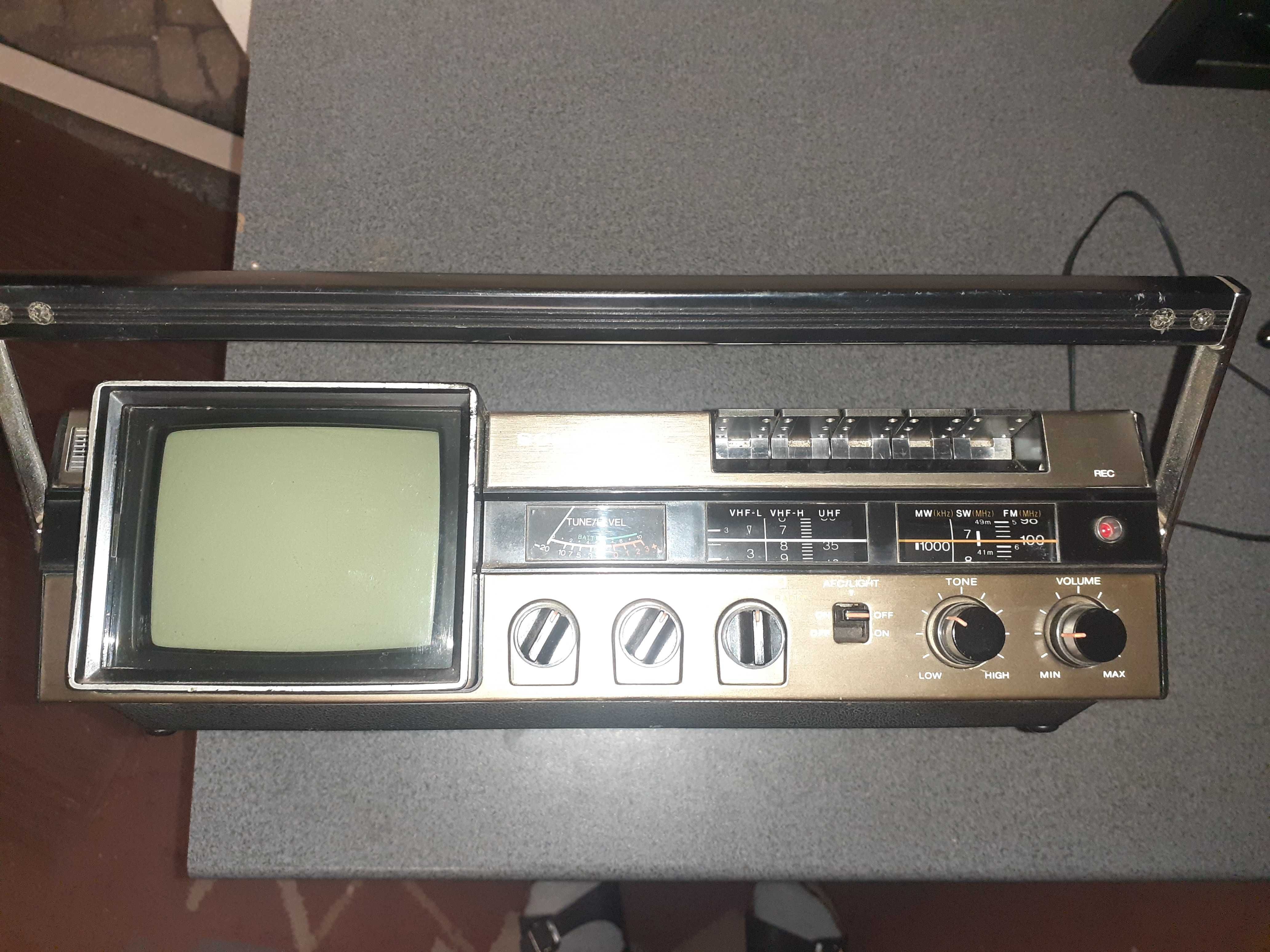 Radiomagnetofon z TV Sony FX-412