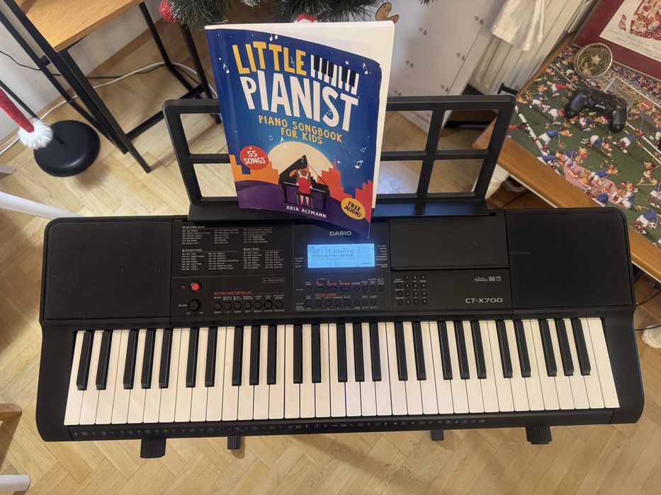 Keyboard Casio CT-X700 ze statywem