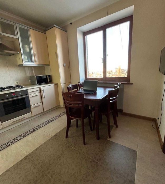 4-кімнатна квартира в центрі міста по вул. Ріхтера