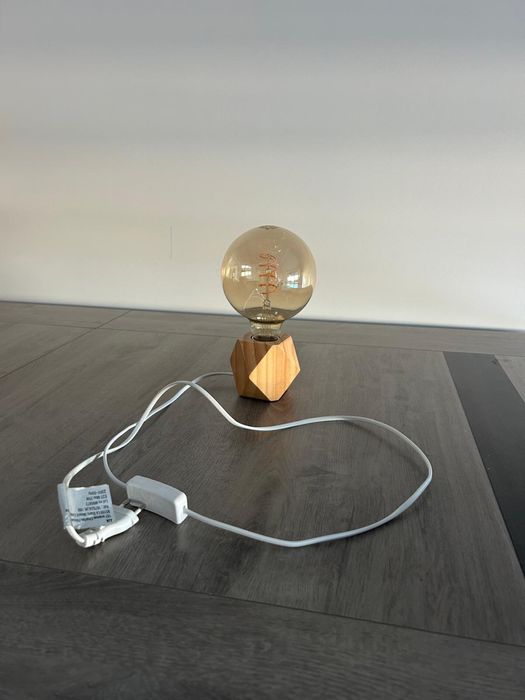 Candeeiro de mesa de cabeceira com lampada