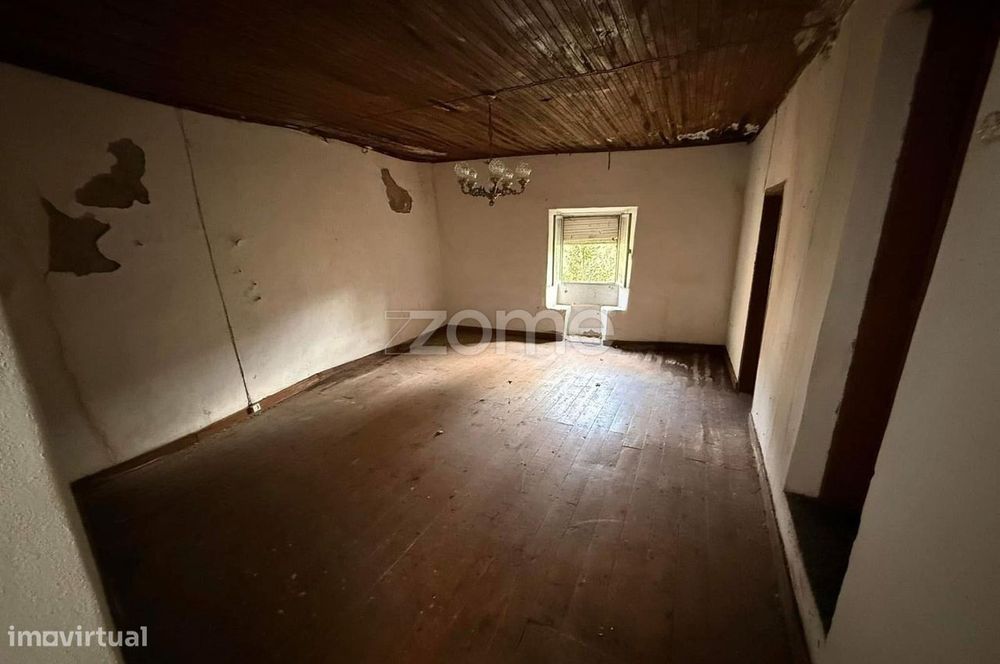 Casa para Remodelar à Venda – Miranda do Corvo