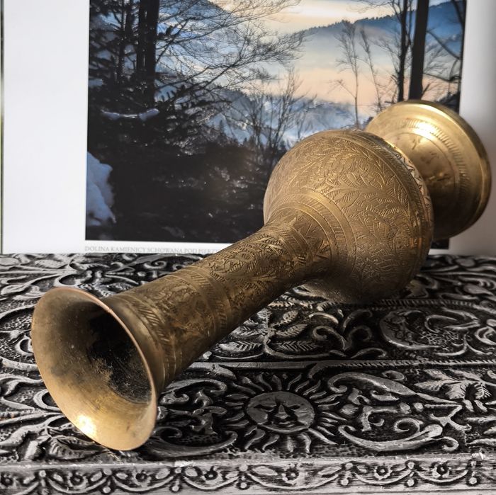 Wazon piękny stary mosiądz