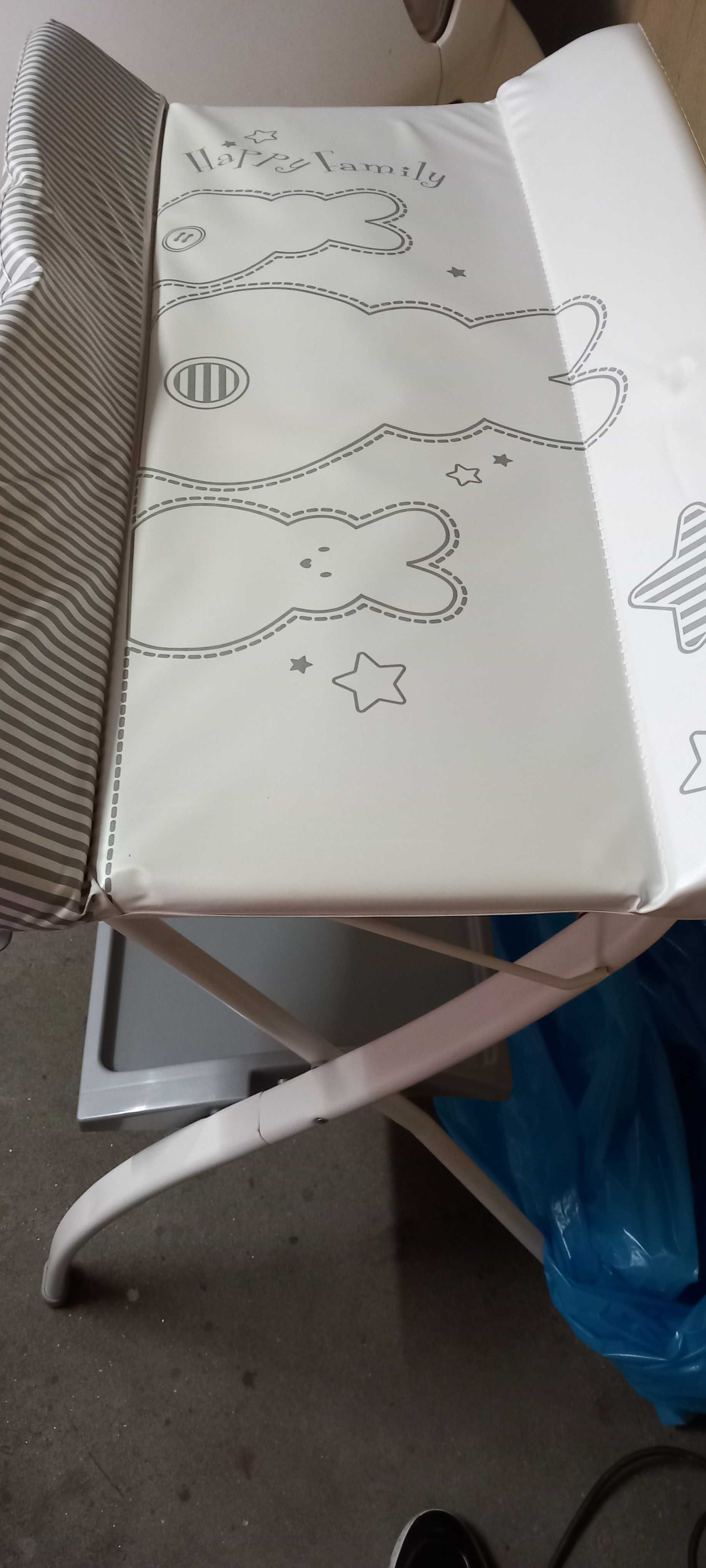 Banheira para bebé de pé com muda fralda