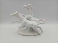 Porcelanowa figurka konie w galopie Lippelsdorf Turyngia