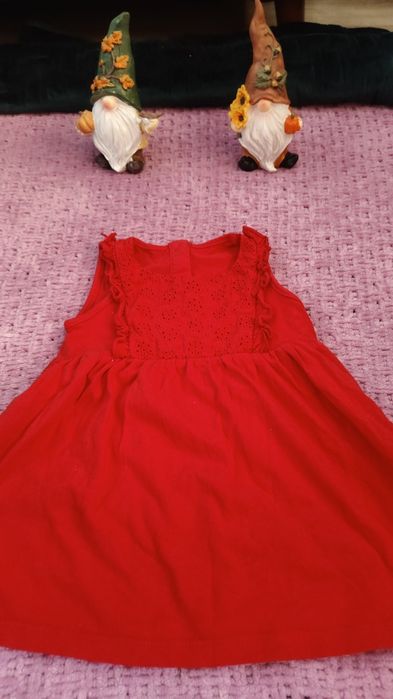 Sprzedam sukienkę w rozmiarze 68