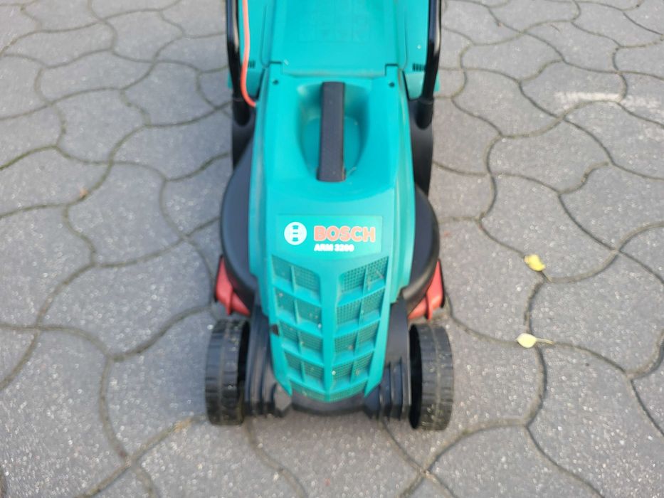 Kosiarka elektryczna Bosch ARM 3200 z koszem z funkcją mulczera 1200w