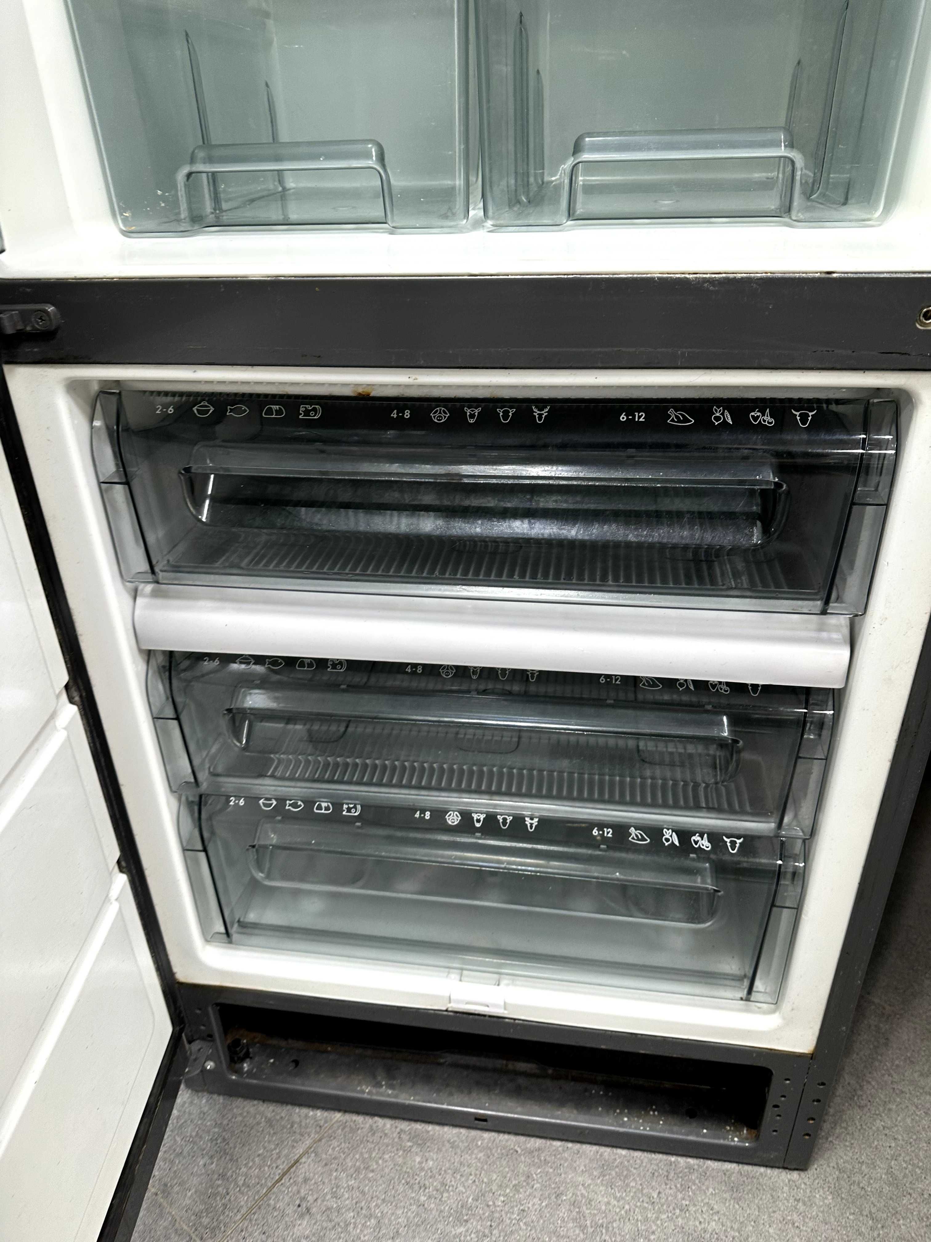 Холодильник AEG 4082-6KG висотою 2M