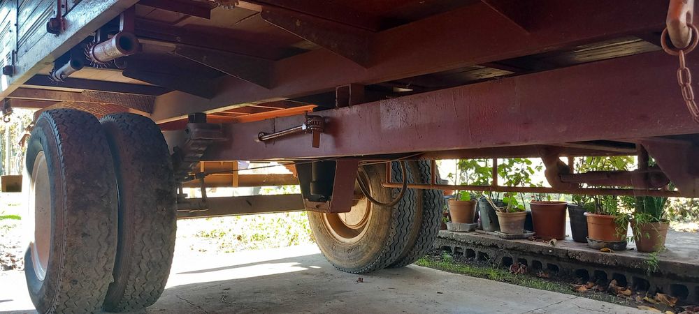 Alfaias Agrícolas - REBOQUE AGRÍCOLA