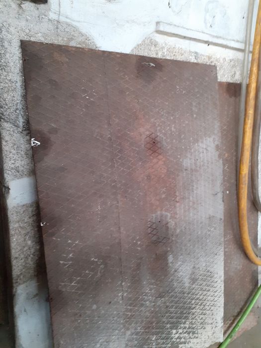 Chapa xadrez 5mm  espessura,80cm ×1 .50, retalhos de ferro  varios mod