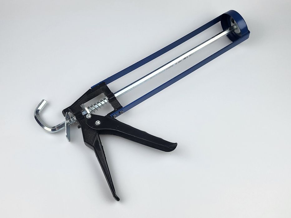 Pistolet do kleju silikonu