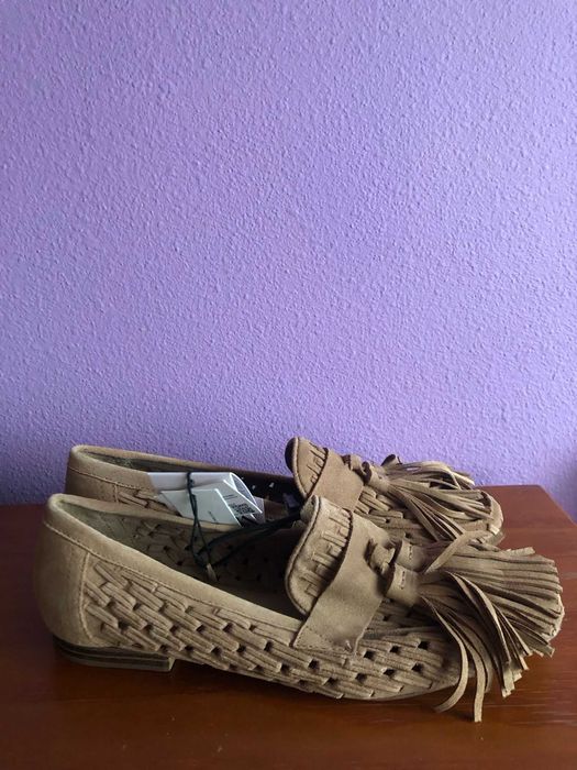 Mocassins castanhos novos