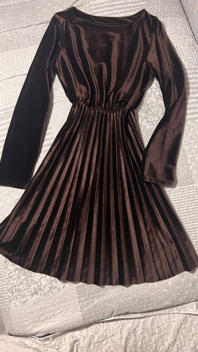 Сукня у трендовому кольорі