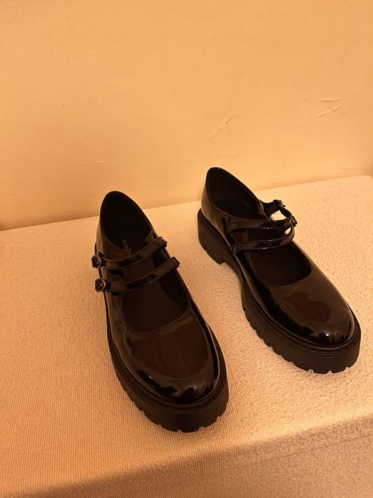 Sapato de verniz chunky