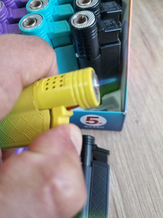 запальничка нова турбо без браку зажигалка метал дозаправкам кольорова