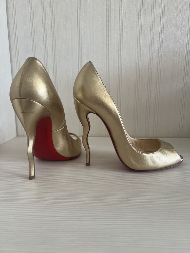Туфли CHRISTIAN LOUBOUTIN. 38. Оригинал. На 37,5