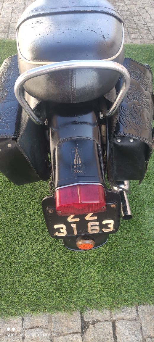 Bsa C15 preta de 1962