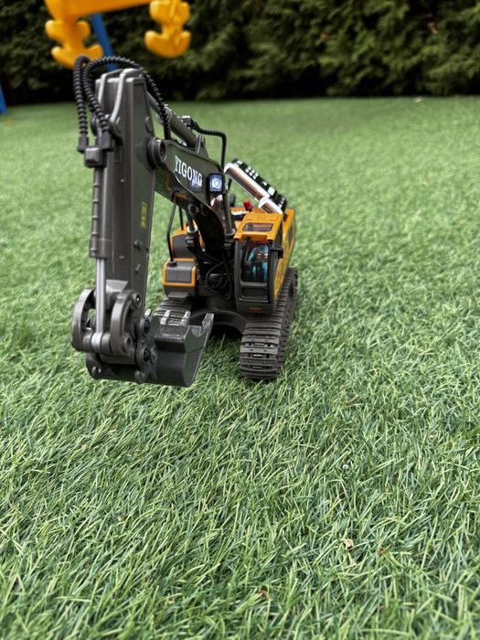 Ескаватор на пульті керування зі звуковими та світловими ефектами