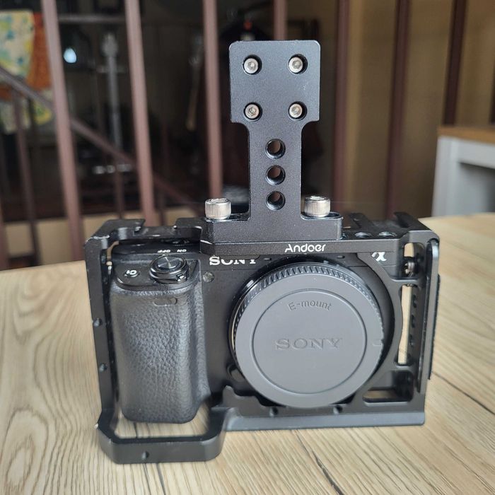 Sony a6400 body,stan idealny,przebieg 22tys.+klatka+2aku+ładwarki