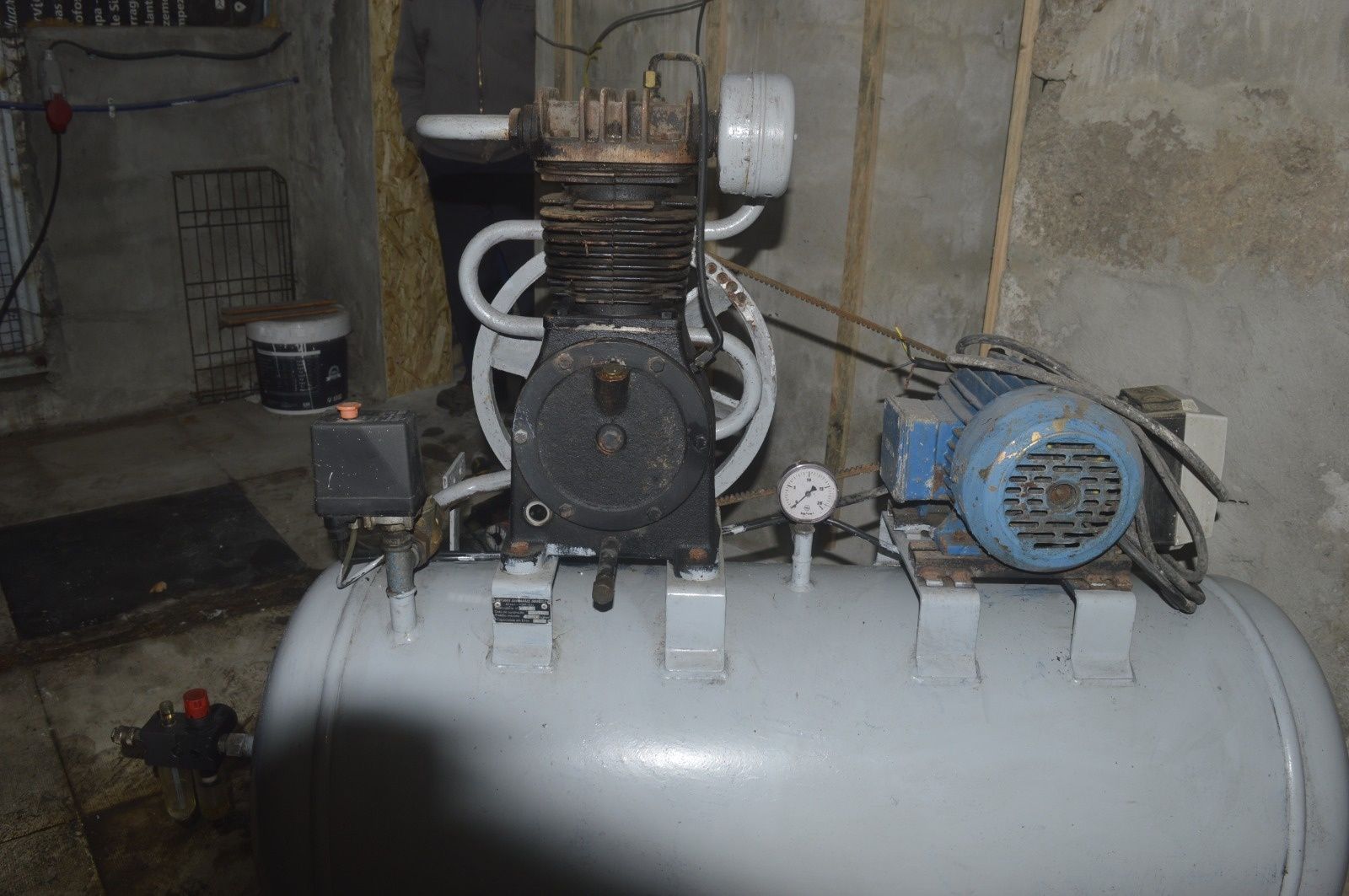 Vendo compressor de ar usado de 200L