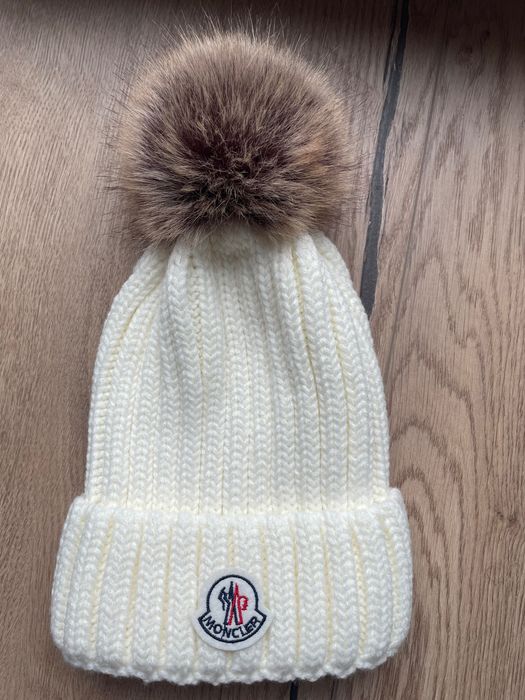 Czapka moncler beżowa