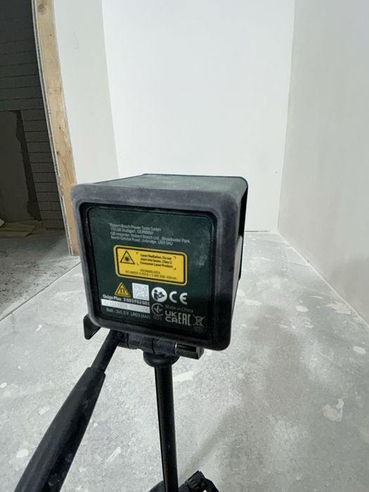 Laser krzyżowy Quigo Bosch + statyw