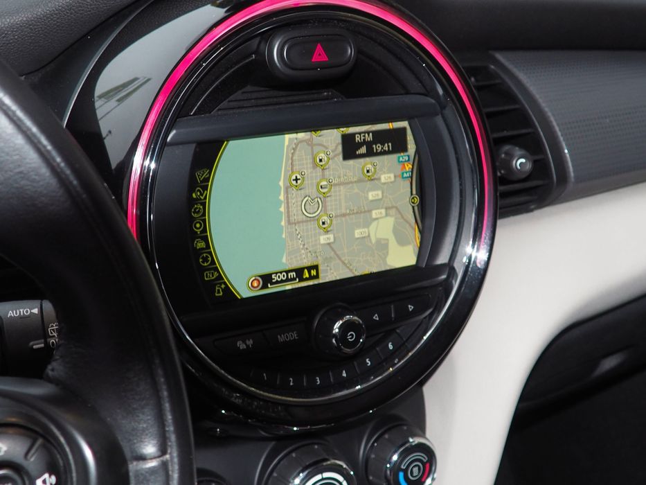 Mini Cooper D 1.5 automático (modelo 2018), gasóleo, GPS, JCW jantes