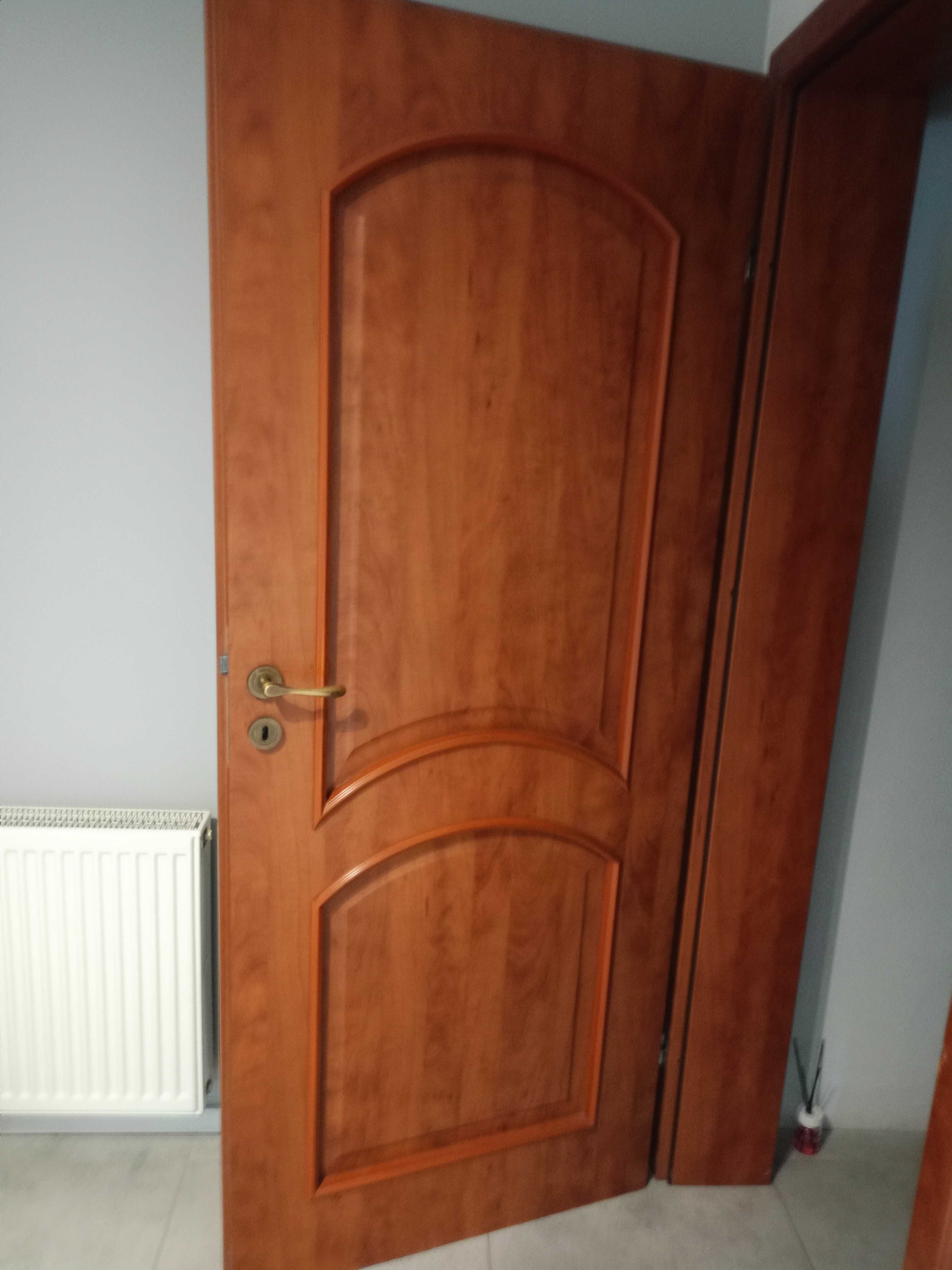 Drzwi wewnetrzne z futryną i klamką DRE