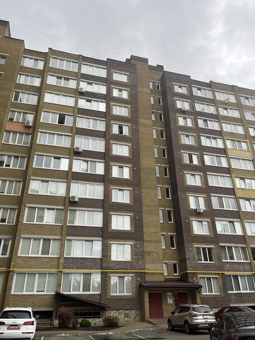 Продам три кімнатну квартиру по вул Д. Іващенка, 55й район, Порт Сіті