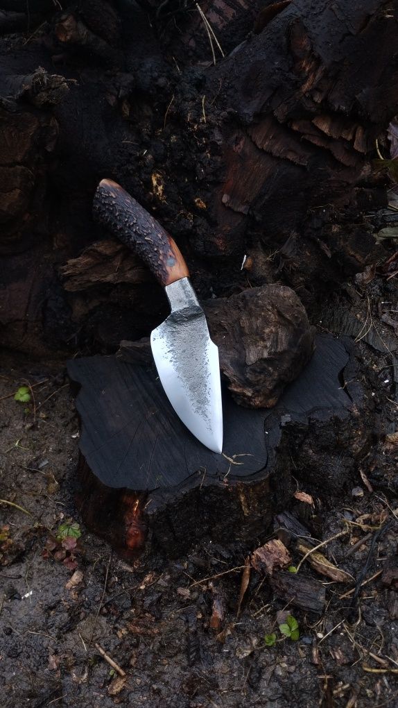 Ręcznie wykuty nóż myśliwski integralny/ knifemaking
