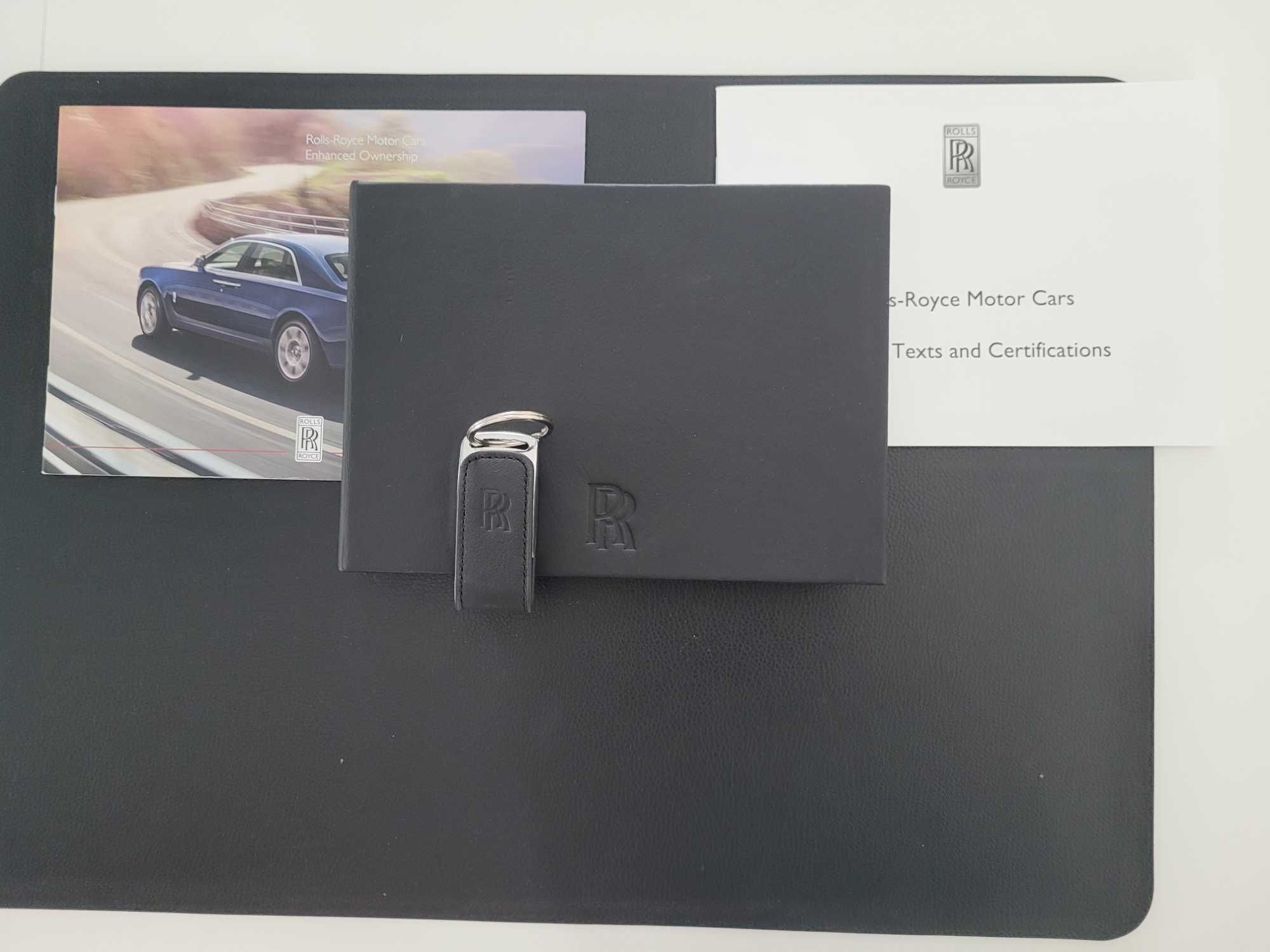 Instrukcja obsługi i pen-drive Rolls-Royce