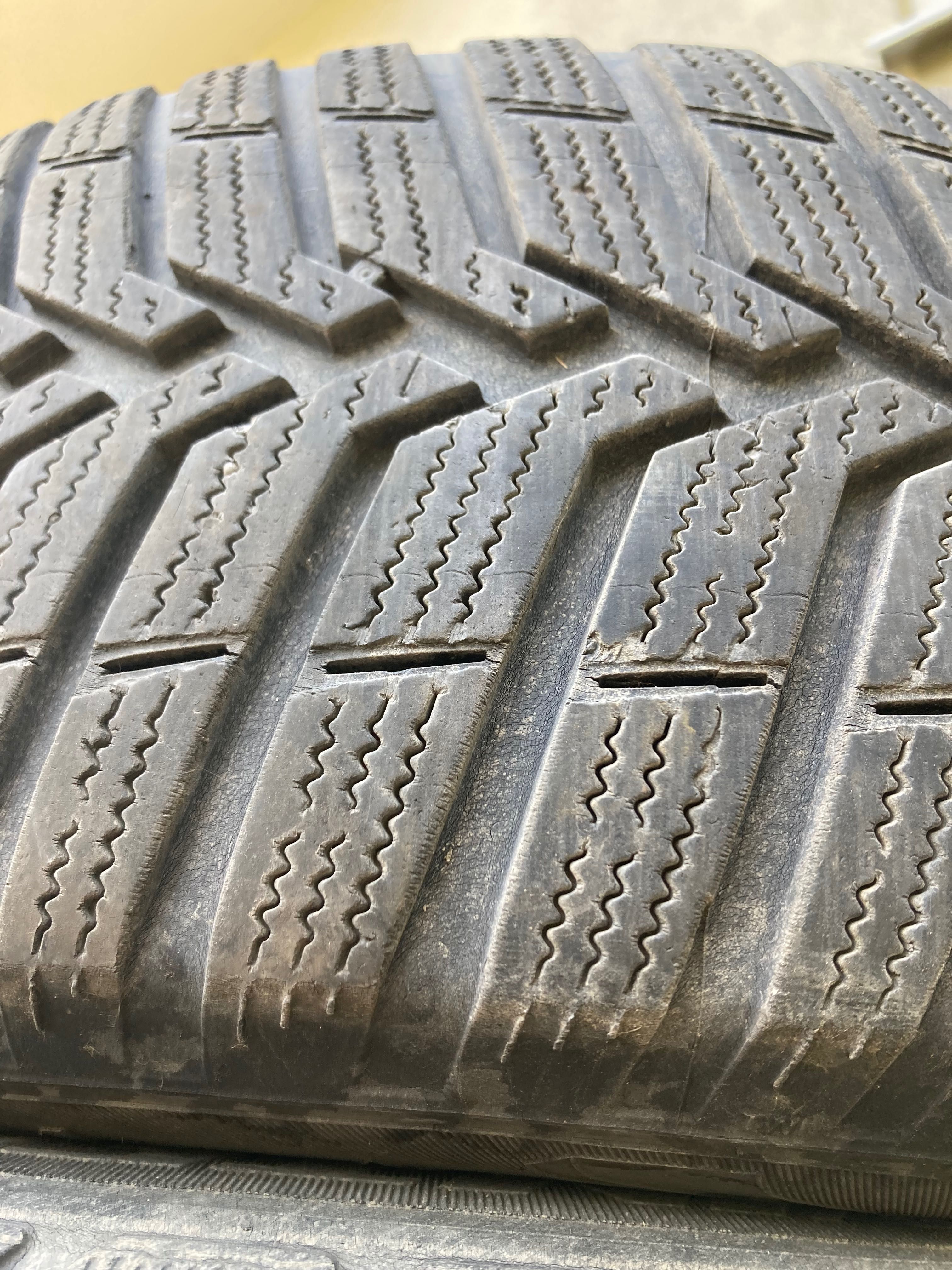 Czarne Alu felgi 15 mazda