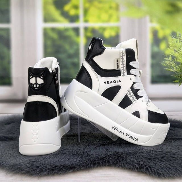 Кросівки хайтопи крутенські.