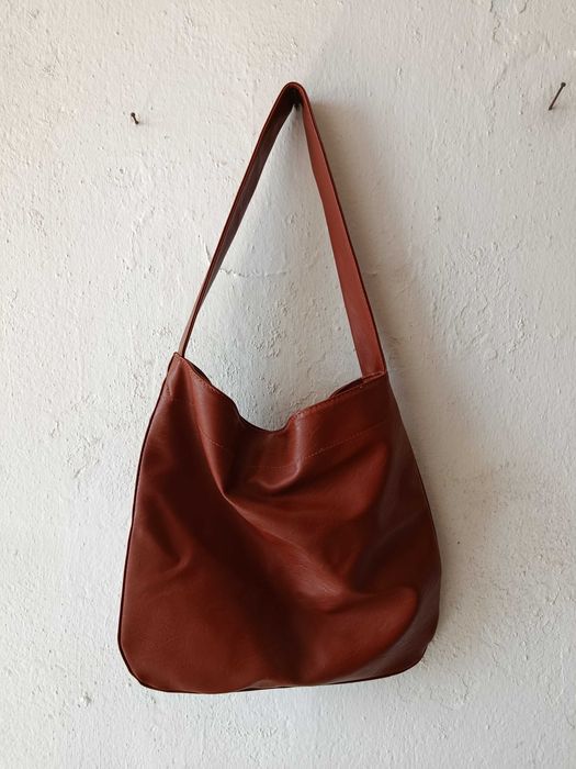 Mala de ombro castanha