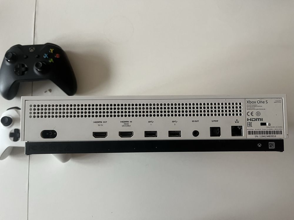XBOX One S 2 pady
