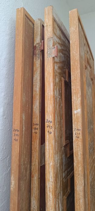 Portas em madeira vários tamanhos puxador em latao