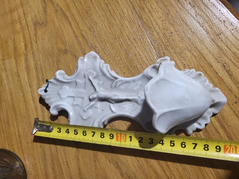 Stary porcelanowy krzyż kropielnica z porcelany