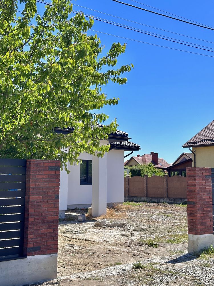 Одноповерховий особняк з гаражем та подвір’ям — 140 м², 12 соток!