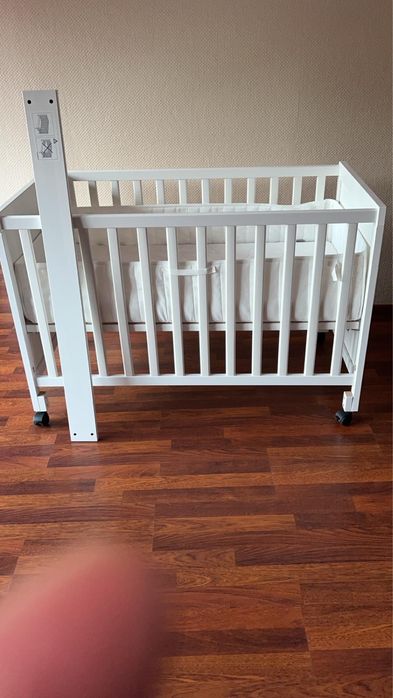 Lozeczko dzieciece z Ikea wraz z materacem i ochraniaczem