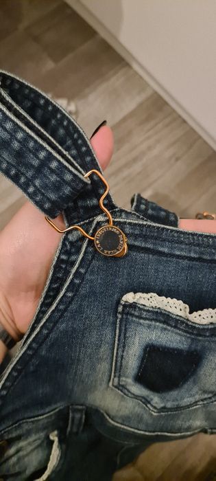 Ogrodniczki spodnie na szelkach z miękkiego jeansu z koronką KappAhl