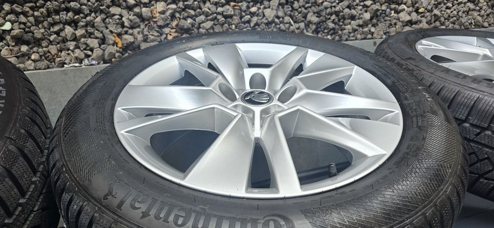 4x Koła  215 55 R17 V XL Felgi 5x112 ET 45 Skoda Volkswagen