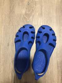 Sapatos azuis tipo crocs-usadas 1 tarde
