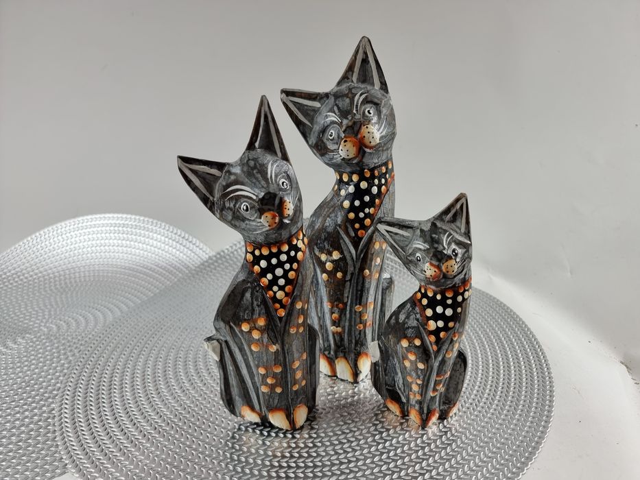 Figurki koty drewniane kotki z drewna szare