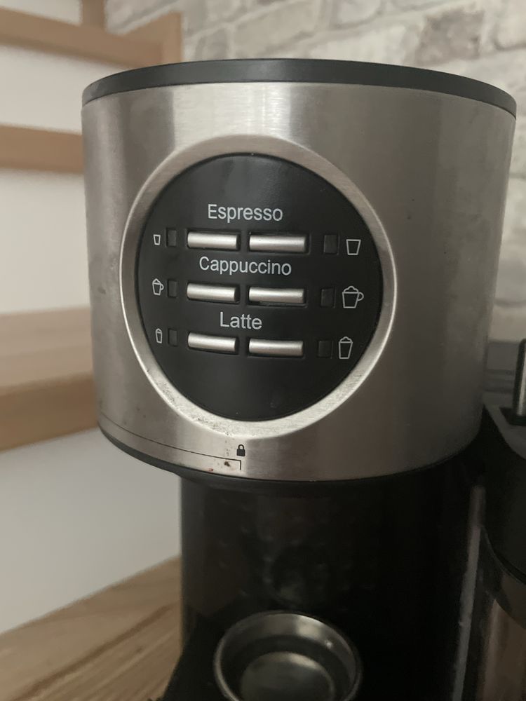 Ekspres kolbowy ze spirniaczem do mleka  silver  crest