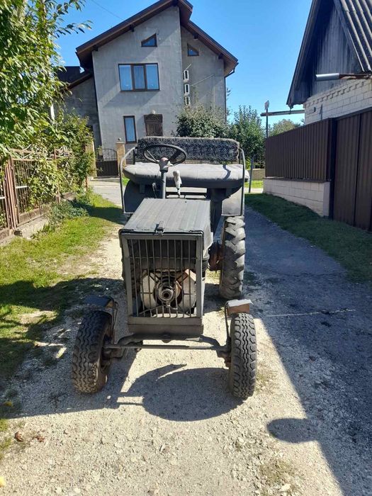 Трактор з двигуном Lamborghini