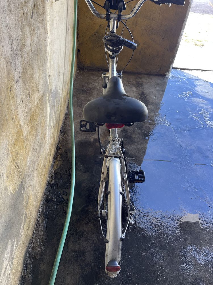 Bicicleta em aluminio dobravel com marcha