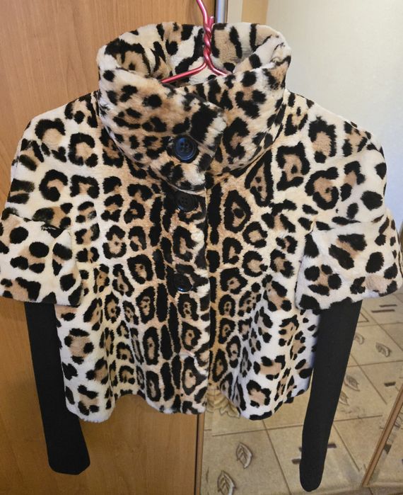 Срочно!!!Жилет натуральный мех,рукава отстегивается