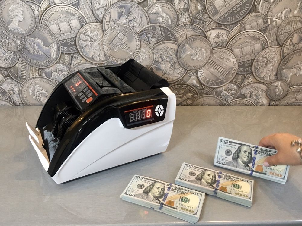 Счетная машинка с детектором валюты , счетчик банкнот , денег, купюр.