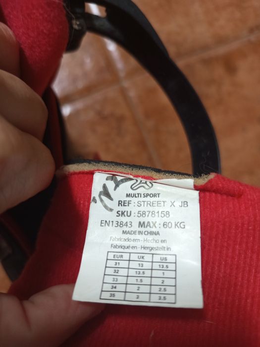 Patins em linha vermelho