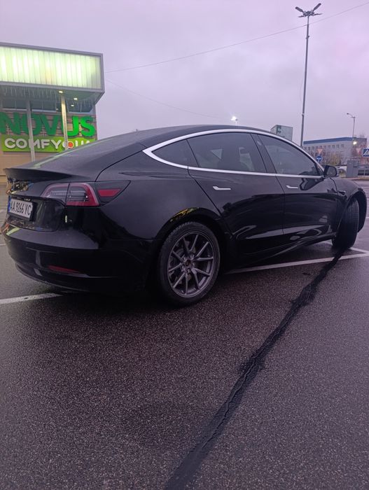 Tesla model 3 в чудовому стані !