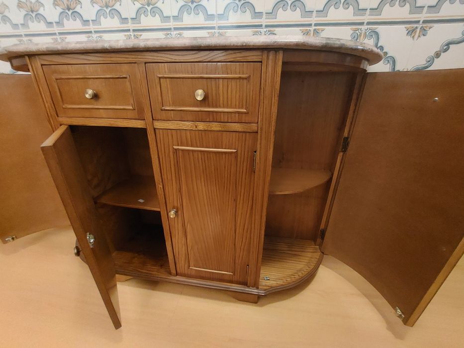 Consola com tampo em pedra